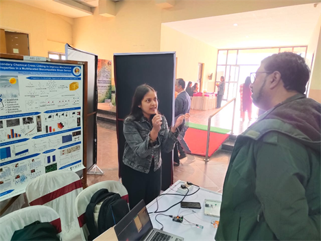 Ritvika, demonstrating her stretchable hydrogel @Alumin meet 2024